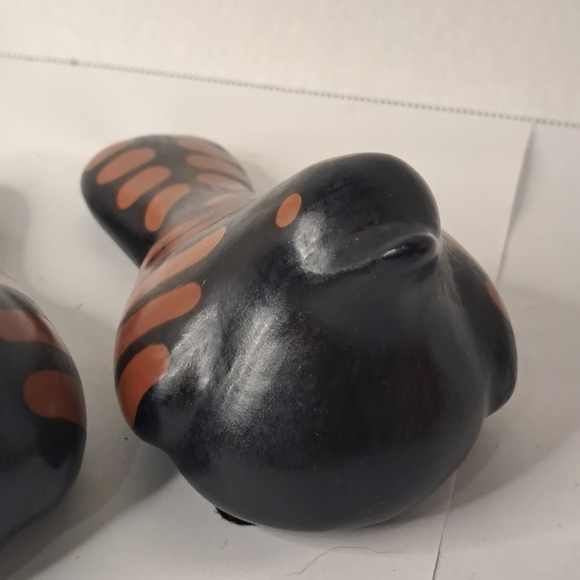 Vintage Primitivo Peruvian Art Bird Figurine Dove Set Of 2 Signed Black Peru - Picture 5 of 7